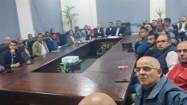 سكان العاصمة الإدارية يناقشون مطالبهم مع رئيس الجهاز في لقاء موسع