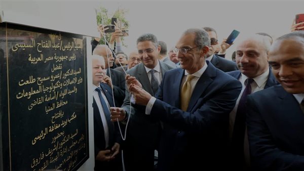 وزير الاتصالات يتفقد أعمال مد كابلات الألياف الضوئية بالعدوة ضمن مبادرة حياة كريمة