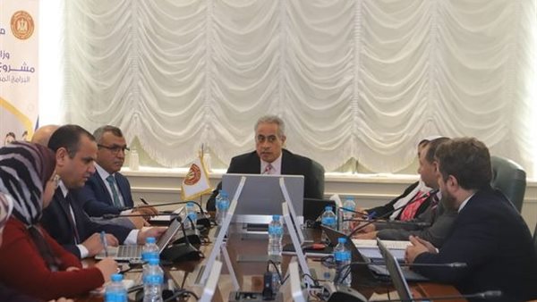  وزير العمل يلتقي وفدًا من مؤسسة طفرة للتنمية 