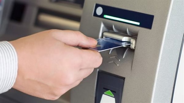 ماذا تفعل إذا سحبت بطاقة الفيزا في ماكينة ATM؟