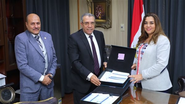  محافظ دمياط تشيد بدورالبنك الزراعي المصري لدعم الفئات الأولى بالرعاية 