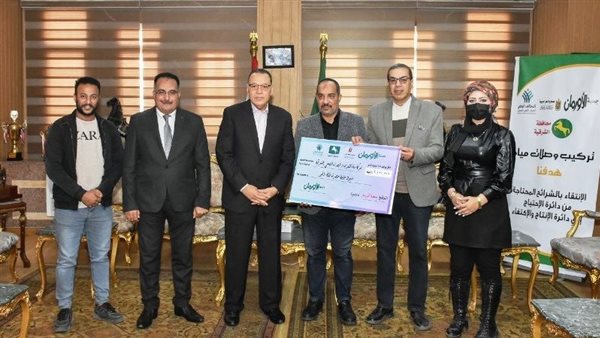 محافظ الشرقية يستلم مليون جنيه لتحسين خدمات مياه الشرب في 3 مدن