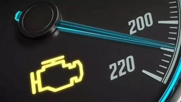 كيف تتعامل مع لمبة المحرك المضيئة في سيارتك؟