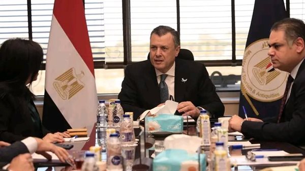 وزير الآثار يبحث آليات دفع الحركة السياحية الوافدة من السوق الإسباني