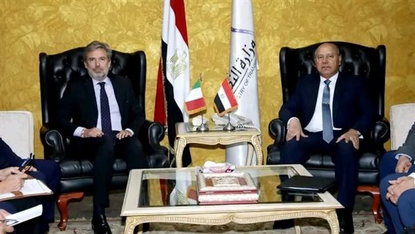 وزير النقل يبحث مع سفير إيطاليا بالقاهرة مستجدات تنفيذ خط «رورو» للحاصلات الزراعية