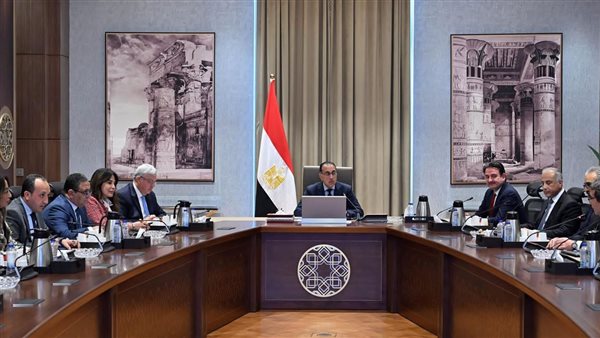 رئيس الوزراء يلتقي مسئولي الفرع الطبي بجامعة 