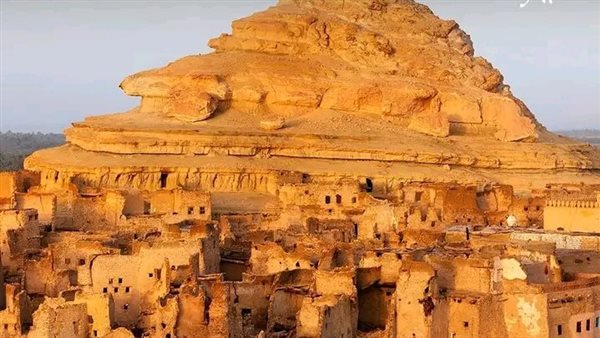 احتفالا بيومه العالمي.. وزارة السياحة تبرز معالم مصر من الجبال