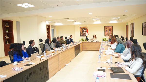 وزيرة التخطيط تتابع مسودة تقرير منظمة OECD الاقتصادي لمصر