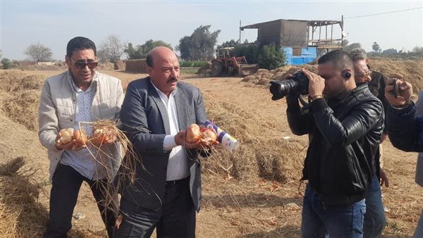 وزير الزراعة يوجه بشن حملات تفتيشية على مفارش البصل لدى التجار بالمحافظات