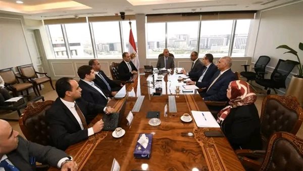 «الجزار» يلتقى مسئولى مبادرة «ابدأ» لتوفير احتياجات مشروعات المياه والصرف الصحي