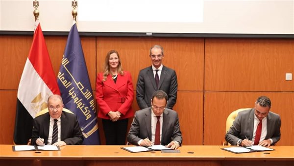 «الاتصالات» توقع مذكرات تفاهم مع 30 شركة عالمية ومحلية لبناء القدرات الرقمية للنشء