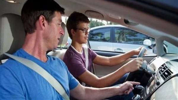 8 نصائح للمبتدئين في قيادة السيارات.. منها الجلوس بشكل سليم