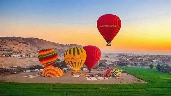 خبير سياحي يطالب بتوفير الإنترنت المجاني في رحلات البالون الطائر بالأقصر