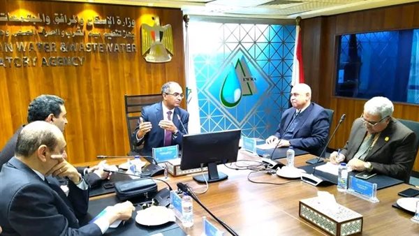 نائب وزير الإسكان يناقش فرص تطوير عدادات المياه الذكية بتكنولوجيا مصرية متكاملة