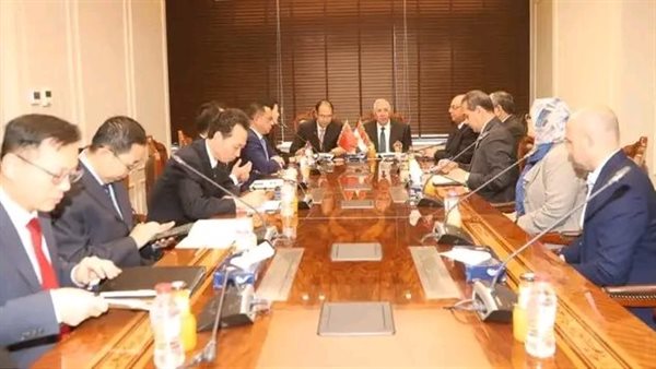 وزير الزراعة يبحث مع نائب حاكم مقاطعة سيتشوان الصينية آفاق التعاون المشترك