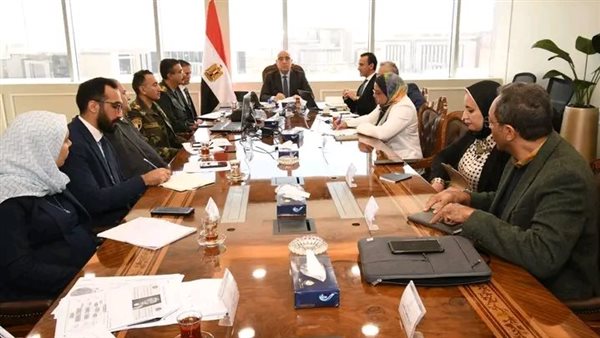 وزير الإسكان يبحث تفعيل منظومة العمران والبناء الأخضر