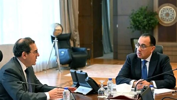 مدبولي يتابع الموقف التنفيذي للمبادرة التوسع في تحويل السيارات للعمل بالغاز الطبيعي