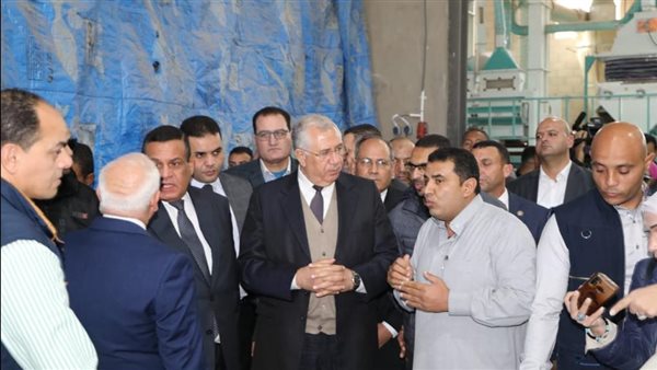 وزيرا الزراعة والتنمية المحلية ومحافظ بورسعيد يتفقدون محطة تسمين الماشية والمجزر الآلي 