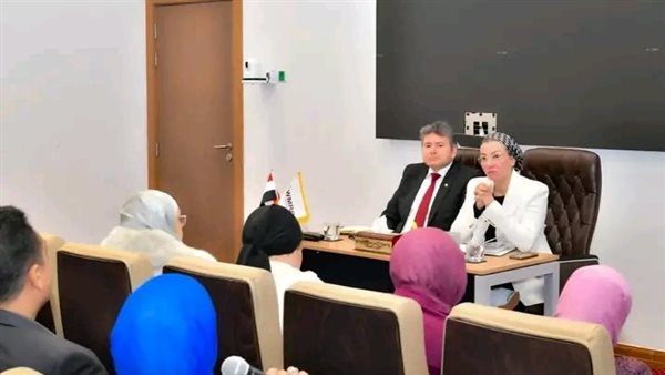 وزيرة البيئة: نولى اهتماما كبيرا للحد من المخلفات البلاستيكية