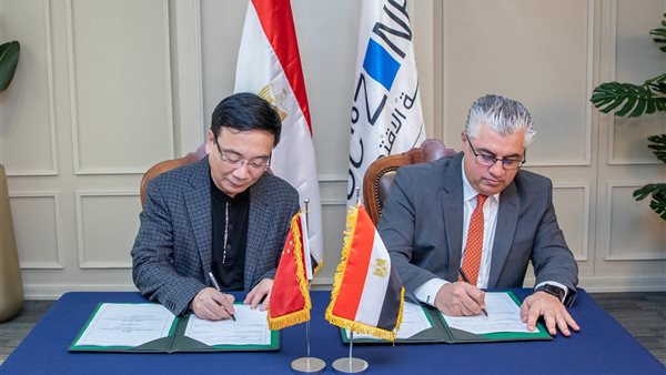 اقتصادية قناة السويس توقع عقد مشروع هينيواى الصينية بالقنطرة غرب