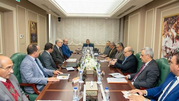 وزير الإنتاج الحربي يناقش المشاريع البحثية الجديدة مع رؤساء الشركات التابعة