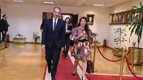 وزير الاتصالات يلتقي سفيرة الولايات المتحدة الأمريكية بالقاهرة لبحث تعزيز التعاون