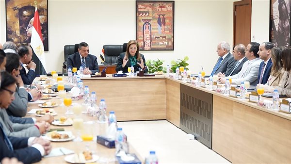 وزيرا التخطيط والتنمية المحلية يوقعان القرار المشترك الخاص ببرامج التنمية المحلية المطورة