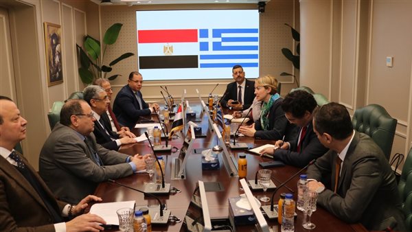 وزير الكهرباء يستقبل نائبة وزير البيئة اليوناني لبحث مستجدات مشروع الربط الكهربائي 