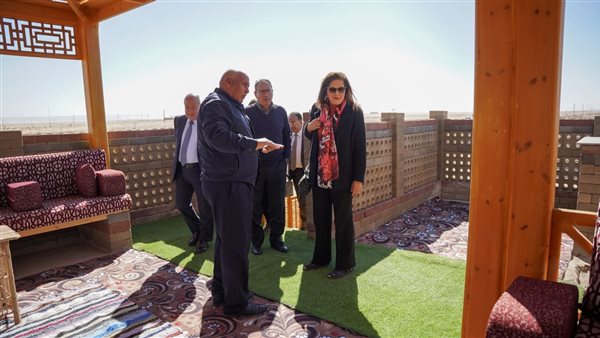 وزيرة التخطيط تتفقد مشروع المنزل الريفي صديق البيئةبالوادي الجديد 