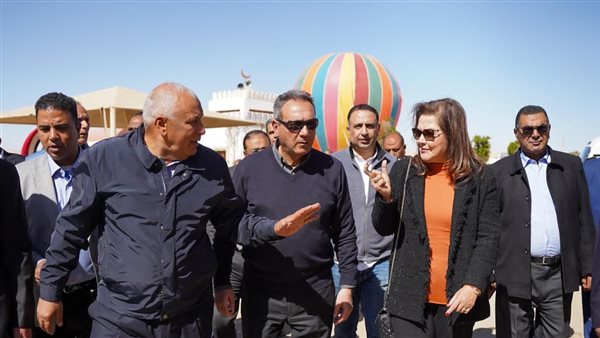 وزيرة التخطيط ومحافظ الوادي الجديد يفتتحان المرحلة الأولى من مشروع الجذب السكاني 