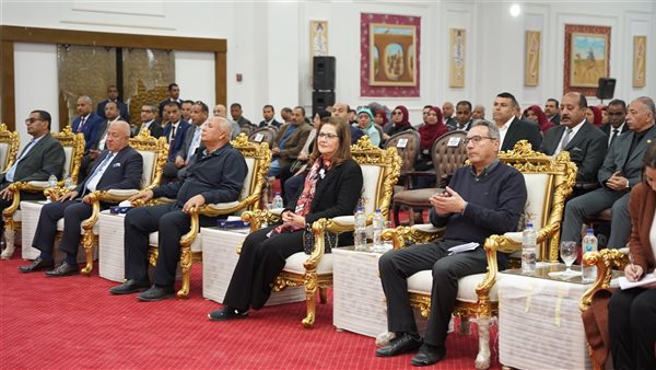 وزيرة التخطيط تلتقي بالقيادات والعاملين بالعاصمة الإدارية للمحافظة