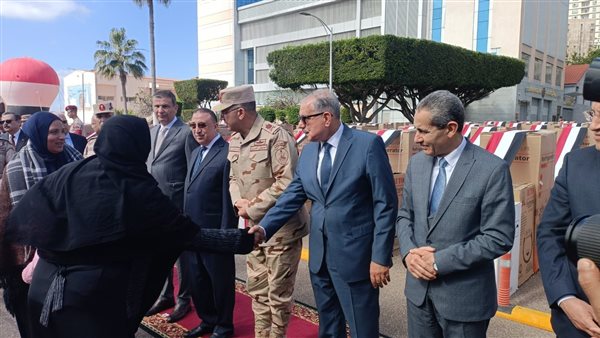 محافظ كفر الشيخ يشهد إحتفال المنطقة الشمالية العسكرية لتوزيع الأجهزة الكهربائية للأسر الأولي بالرعاية