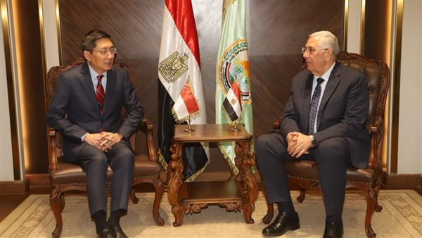 وزير الزراعة يبحث مع سنغافورة التعاون في مجال استنباط أصناف الارز قليل استهلاك المياه 