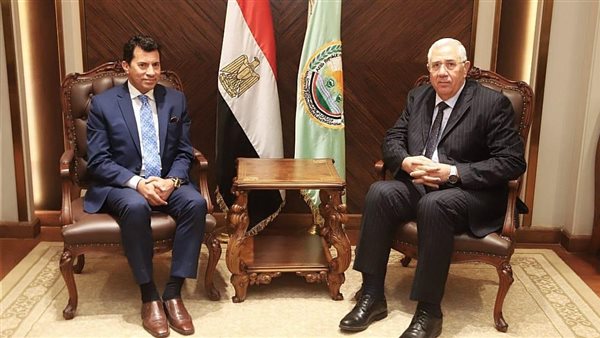 وزيرا الزراعة والشباب يبحثان حل قضايا نادي سموحة الرياضي قانونيًا