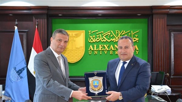 رئيس الزراعي المصري ورئيس جامعة الاسكندرية يبحثان تعزيز التعاون في مجالات التنمية الزراعية واستصلاح الأراضي 