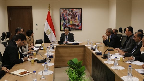 وزير الكهرباء يستقبل نائب رئيس بنك الاستثمار الأوروبي لبحث سبل دعم وتعزيز التعاون بين الجانبين