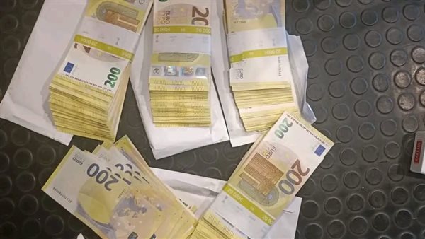 جمارك مطار الغردقة الدولي تضبط محاولتى تهريب كمية من النقد الأجنبي ومخدر الماريجوانا