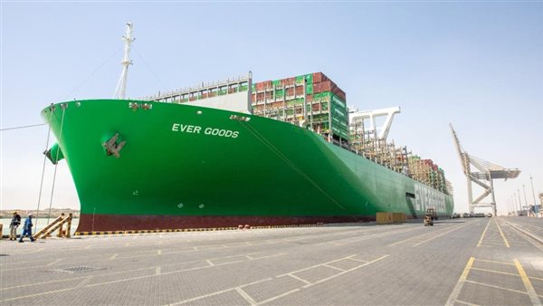 ميناء السخنة يستقبل سفينة الحاويات“Ever Goods