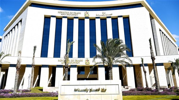 وزير التجارة والصناعة يصدر قرارًا باستمرار العمل بحظر تصدير السكر لمدة 3 أشهر