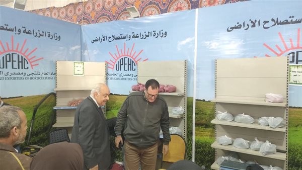 الزراعة تواصل ضخ السلع الغذائية في معرض خير مزارعنا لأهالينا وإقبال كبير من المواطنين 