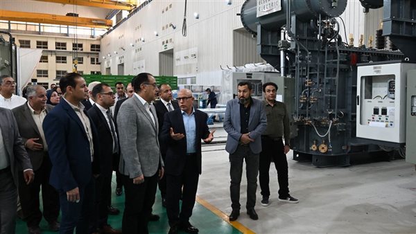 رئيس الوزراء يزور مصنع 