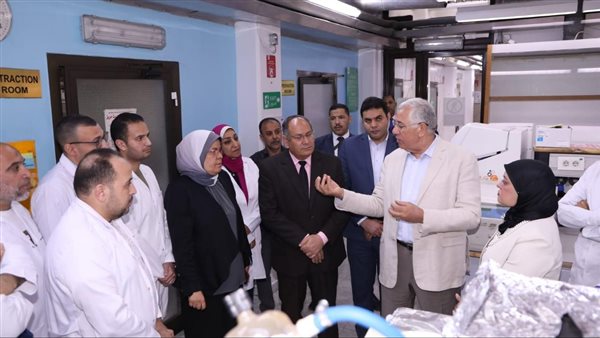 وزير الزراعة يتفقد معامل معهد الصحة الحيوانية ومتبقيات المبيدات 