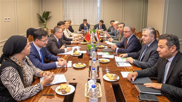 اقتصادية قناة السويس تستقبل وفد تجاري من مقاطعة تشيجيانج الصينية لبحث سبل التعاون