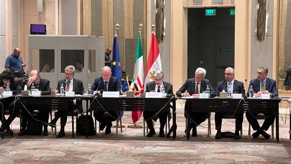 وزير الكهرباء يجتمع مع وزير الشركات وصنع في إيطاليا لبحث سبل دعم وتعزيز التعاون 