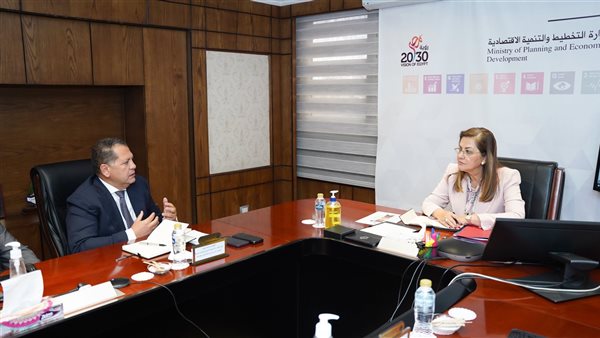 وزيرة التخطيط تناقش مع رئيس مجلس إدارة مدينة طربول الصناعية اهم إنجازات المدينة 