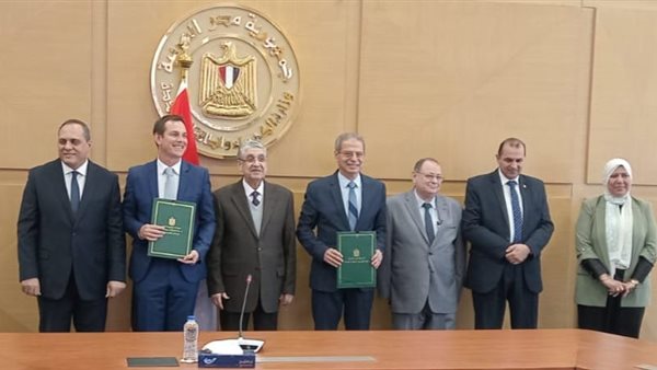 توقيع بروتوكول بين القابضة لكهرباء مصر وشركة شنايدر اليكتريك لتحسين الفقد الفنى بشبكة الجهد المتوسط