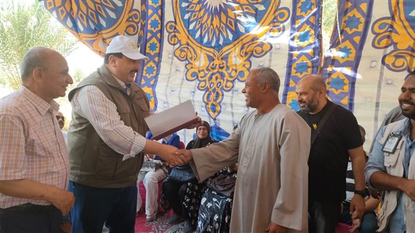 جهاز مشروعات التنمية الشاملة ينظم احتفالية لحصاد حقول القمح المنزرعة بالاساليب الحديثة 