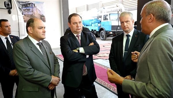وزير الصناعة ورئيس الوزراء البيلاروسي بتفقدان الشركة الدولية للصناعات والمشروعات 