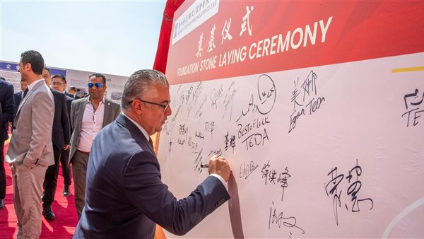 باستثمارات 146 مليون دولار.. رئيس اقتصادية قناة السويس يفتتح مصنع 