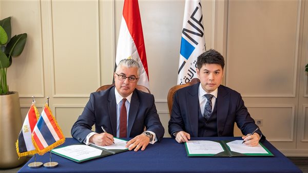 اقتصادية قناة السويس توقع عقد مصنع 